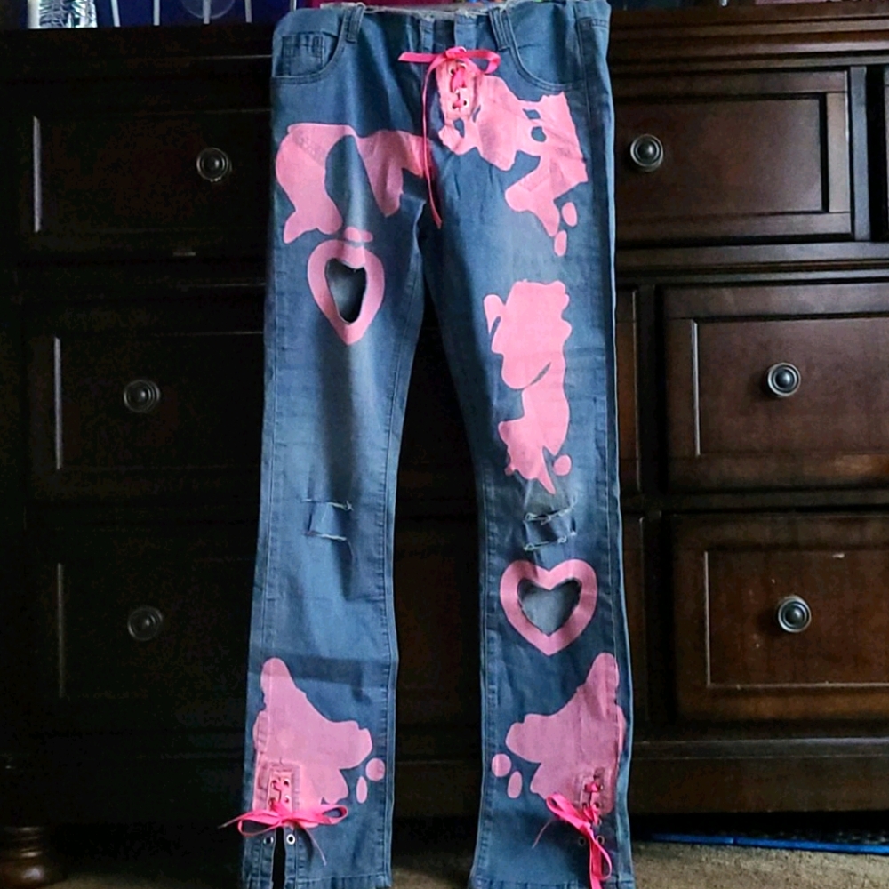 Sixe 6, that's why I'm selling them,   they are so frustratingly cute! Hole in 1